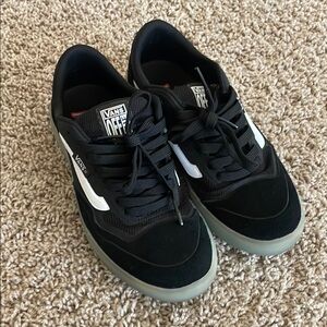 Vans AVE black with blue soles